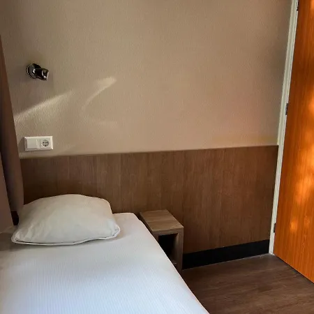 Blossoms City Hotel 2*