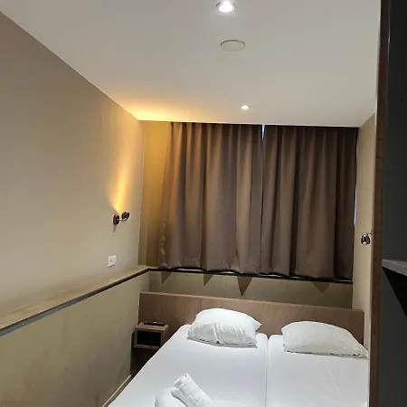 Blossoms City Hotel Hotel 2*