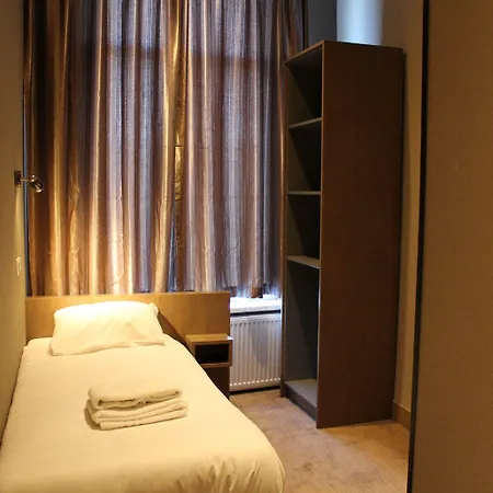 Blossoms Hotel 2*