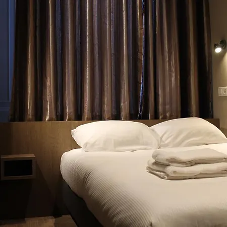 Blossoms City Hotel Hotel