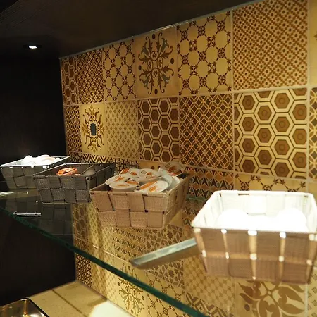 Blossoms City Hotel Hotel 2*