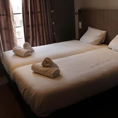 Blossoms City Hotel Hotel