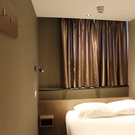 Blossoms City Hotel Hotel 2*