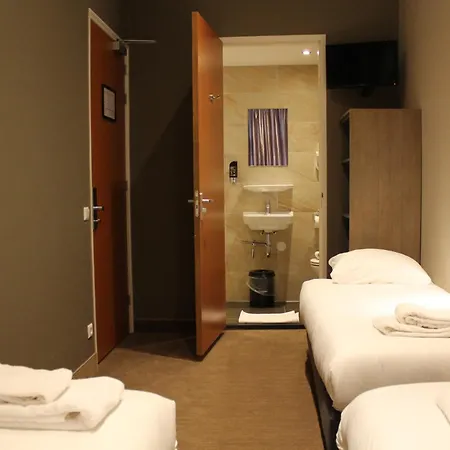 Blossoms Hotel 2*