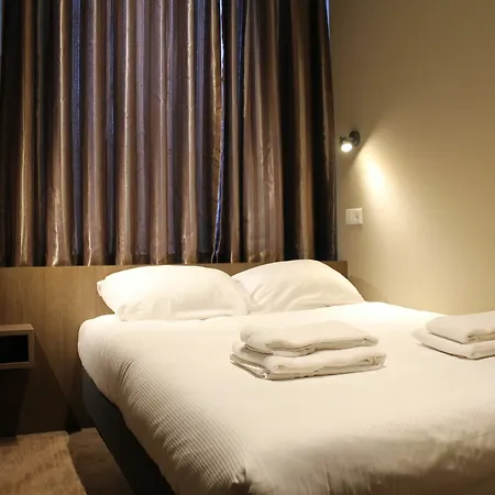 Blossoms City Hotel Hotel