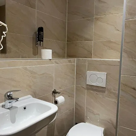 Blossoms מלון 2*