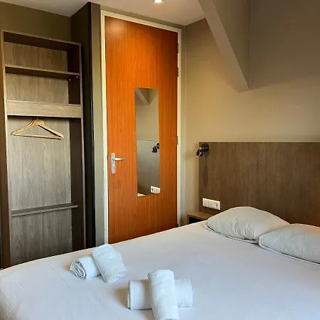 מלון Blossoms 2*