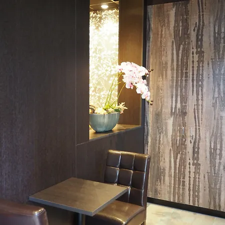 מלון Blossoms 2*